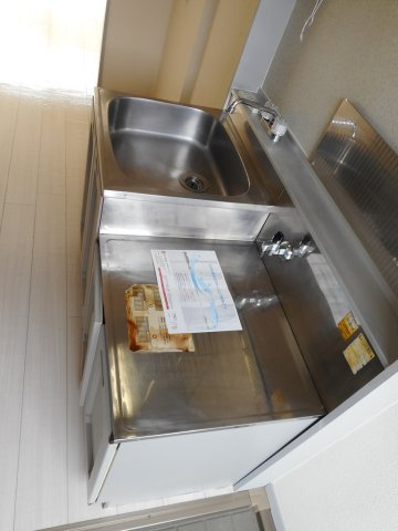 写真は付いていませんがプロパンの２口ガスコンロが付きます♪
