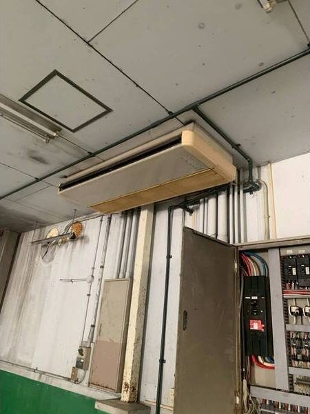 宝神一丁目貸工場の内装