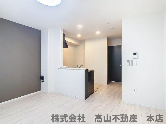 宗像市稲元４丁目のアパートの居間・リビング