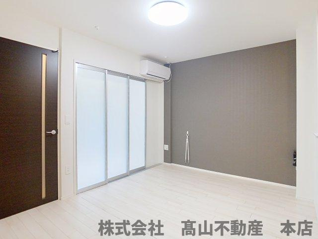 宗像市稲元４丁目のアパートの居間・リビング