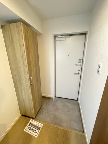 リアル久里浜パークテラスの玄関|収納もある玄関です