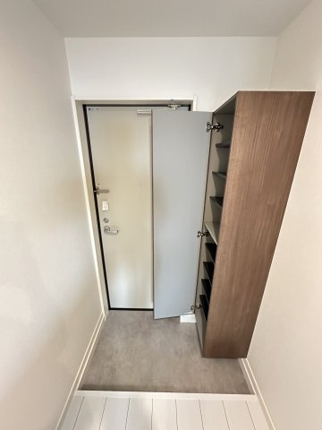 ベイルームY12の玄関|落ち着いた玄関です