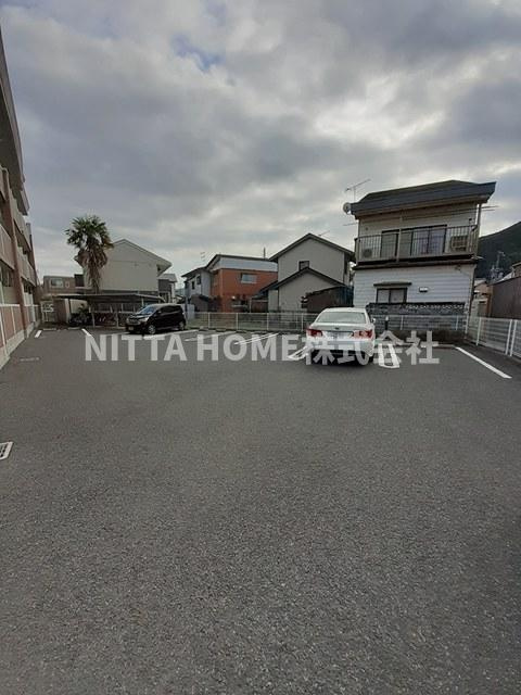 プラティークの駐車場|近隣に駐車場があります◆