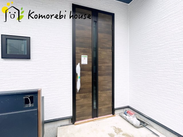 さいたま市西区土屋　9期　新築一戸建て　グラファーレの玄関|26.8.31　撮影