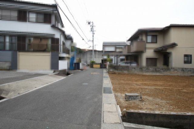 高知市佐々木町　新築戸建　②の前面道路含む現地写真|南側　公道　4.2ｍ　接面　9.0ｍ