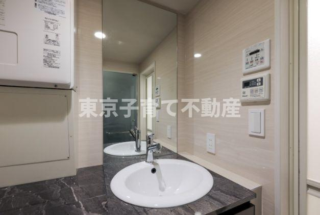 Ａｐａｒｔｍｅｎｔ小石川後楽園の独立洗面台