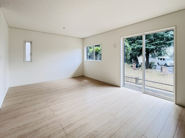 柏市伊勢原１丁目新築戸建（伊勢原第７）の居間・リビング|18帖リビングダイニングキッチン