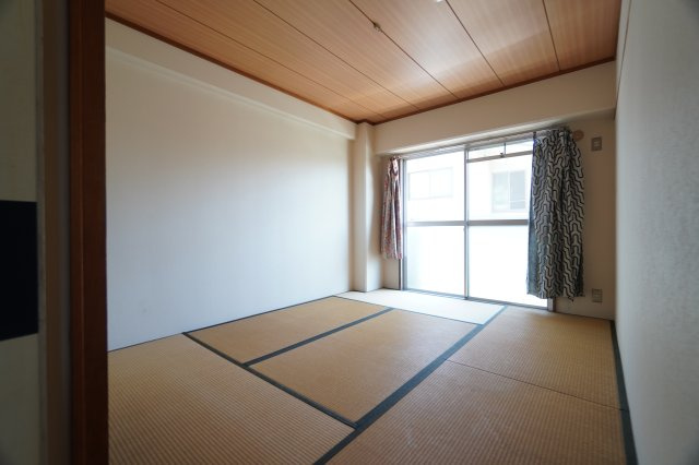 ハイツサウスウィンドの和室