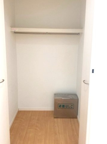 流山市南流山６丁目のアパートの収納