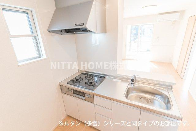 アストラル　グレアⅠのキッチン|【イメージ写真】３口コンロのカウンターキッチンが付いています♪