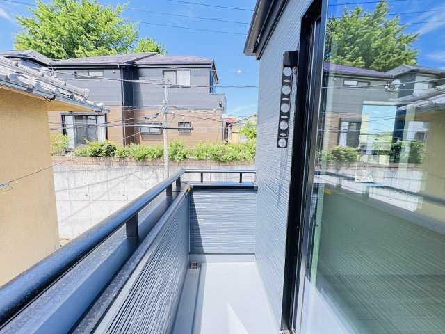 柏市酒井根７丁目新築戸建のバルコニー|寝室前南向きバルコニー・日当たり良好♪