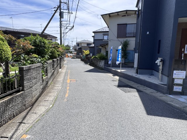 柏市酒井根７丁目新築戸建の前面道路含む現地写真|北側前面道路・幅員約5.6ｍ