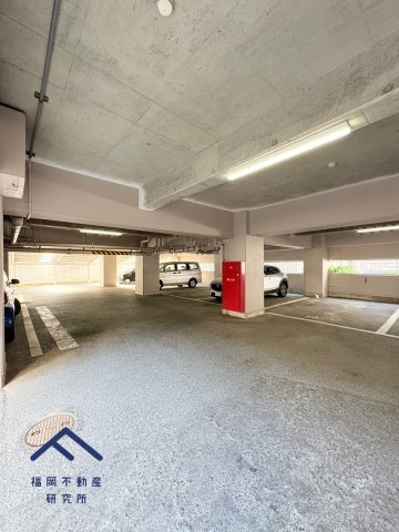 東峰マンション西公園の駐車場