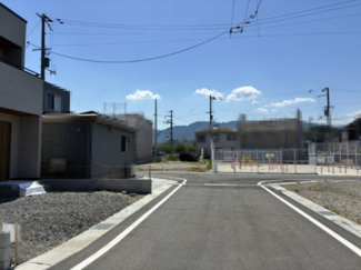 【前面道路含む現地写真】
