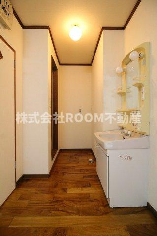 クレス中村の洗面所|明るい洗面所です