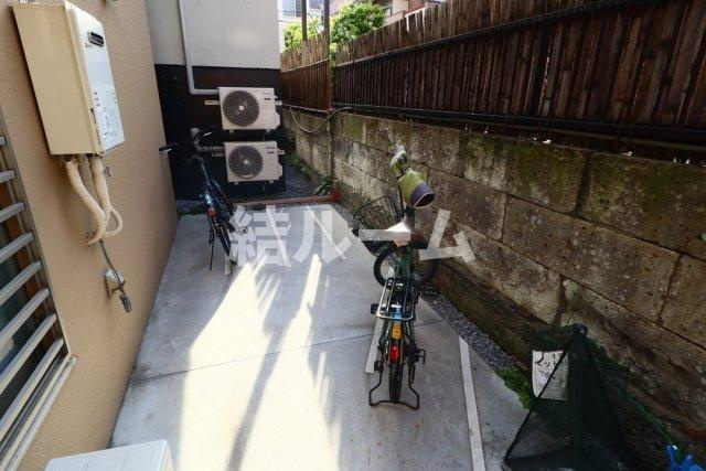 北区神谷１丁目の賃貸マンションの駐車場