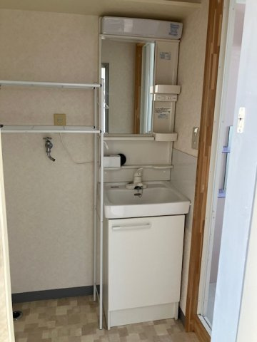 パレス赤坂の独立洗面台|独立洗面台あり、毎朝おしゃれに忙しい女性の方におすすめです