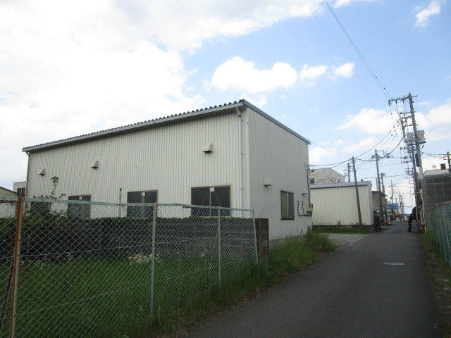 高座郡寒川町倉見の倉庫