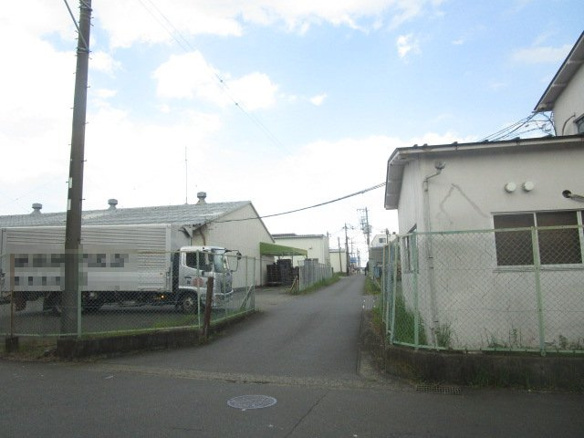 高座郡寒川町倉見の倉庫
