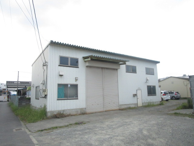 高座郡寒川町倉見の倉庫
