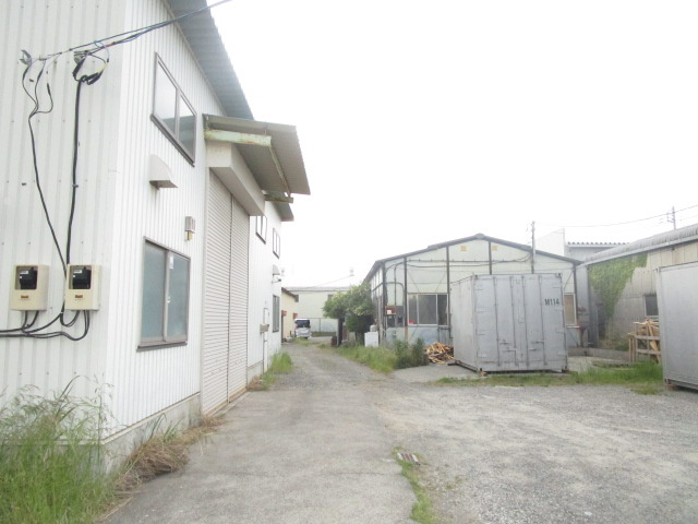 高座郡寒川町倉見の倉庫