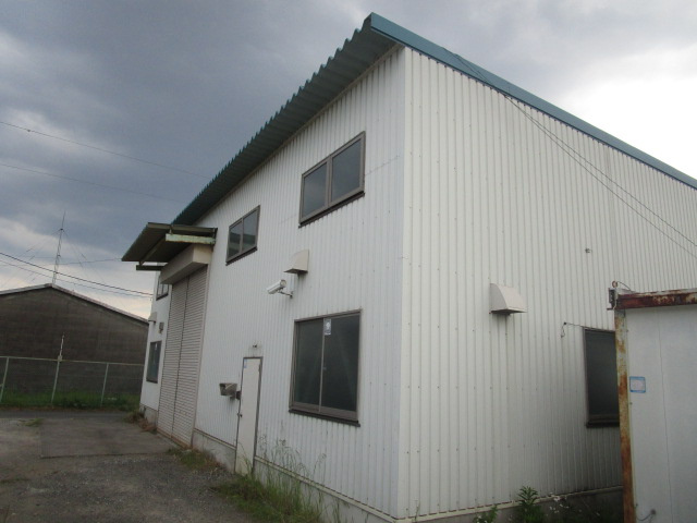 高座郡寒川町倉見の倉庫