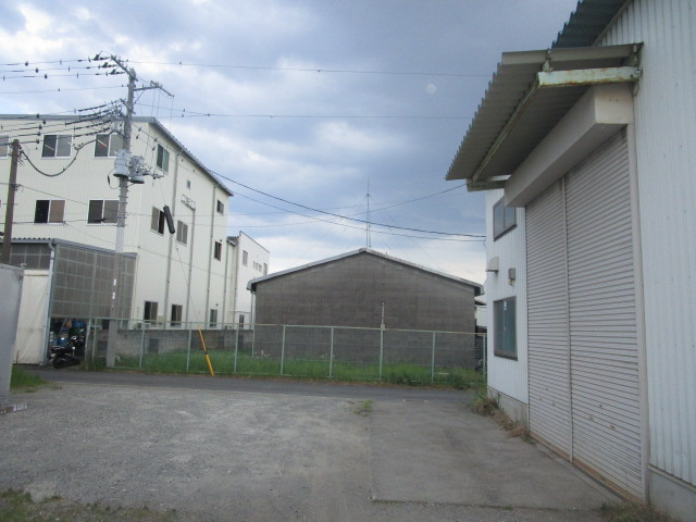 高座郡寒川町倉見の倉庫
