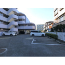 ブルームライフ市川の駐車場