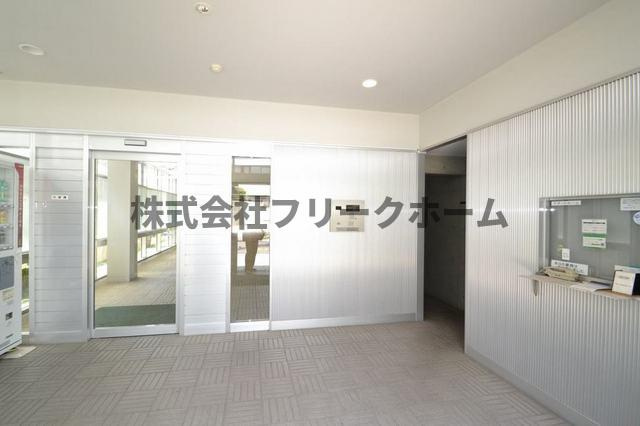 武蔵野市御殿山１丁目の賃貸マンションのエントランス