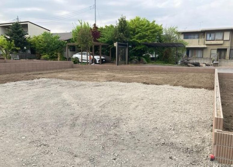 リーブルガーデンＳ第２前橋総社町植野　２号棟の前面道路含む現地写真|陽当たり良好な開放的な立地です♪
隣地とも距離があるので、ゆったり過ごせそうですね。