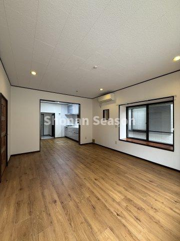 【現地画像あり】平塚市田村7丁目　中古戸建　60.05坪の居間・リビング|綺麗な室内の中古戸建て物件で素敵な日々をおくりませんか。