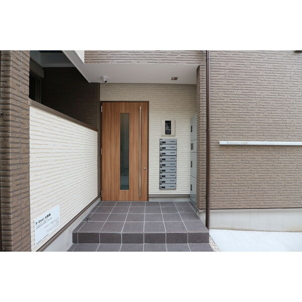 R-Smart大曽根　名古屋市賃貸　仲介手数料無料のエントランス