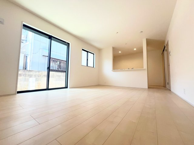 武蔵村山市大南　全1棟　新築戸建ての洋室