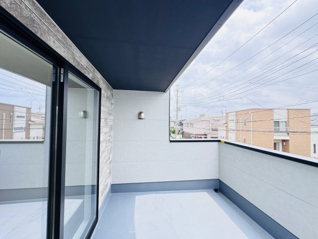 柏市高田新築戸建【柏第四小学校:5分】のバルコニー|寝室前南向きバルコニー・日当たり良好♪