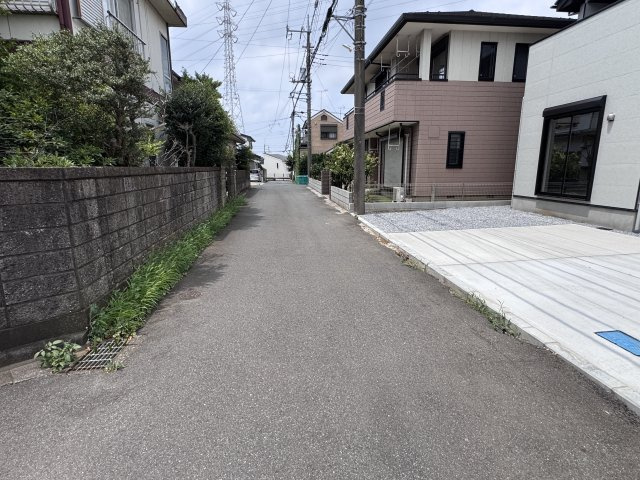柏市高田新築戸建【柏第四小学校:5分】の前面道路含む現地写真|南側前面道路