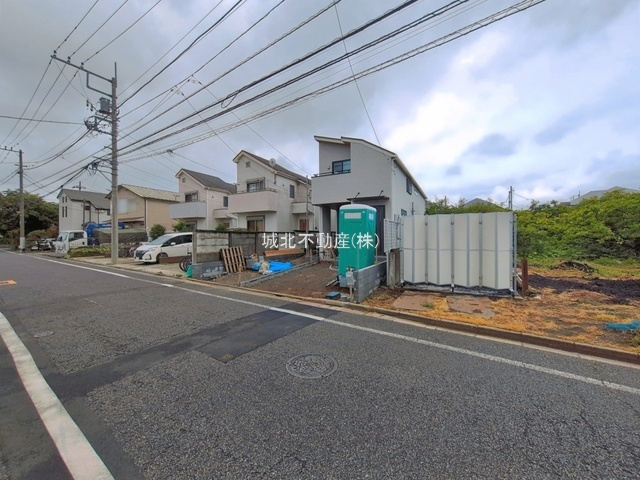 練馬区大泉学園町3丁目 全2棟 1号棟の前面道路含む現地写真|伸びやかな東側約6.0ｍ公道に面しておりお車の駐車も安心です 
