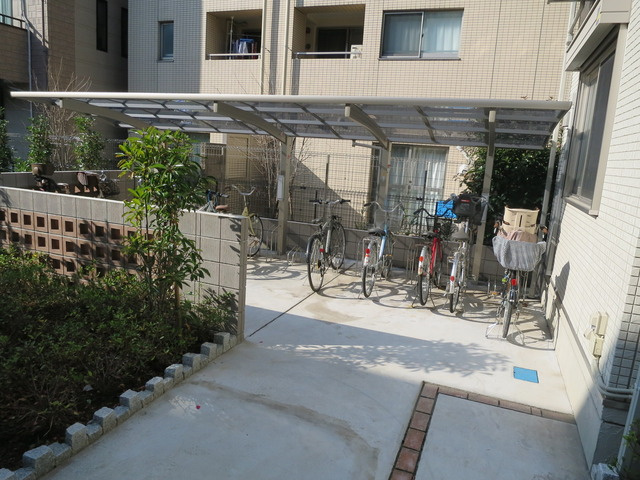 エテルナ瑞江のその他共用部分|敷地内に屋根付きの駐輪場あります♪
