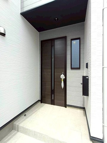 北葛飾郡松伏町　田中3丁目　新築戸建　全2棟の玄関|施工例です