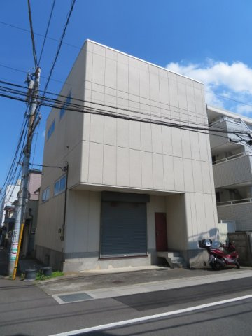 草加市谷塚１丁目の倉庫