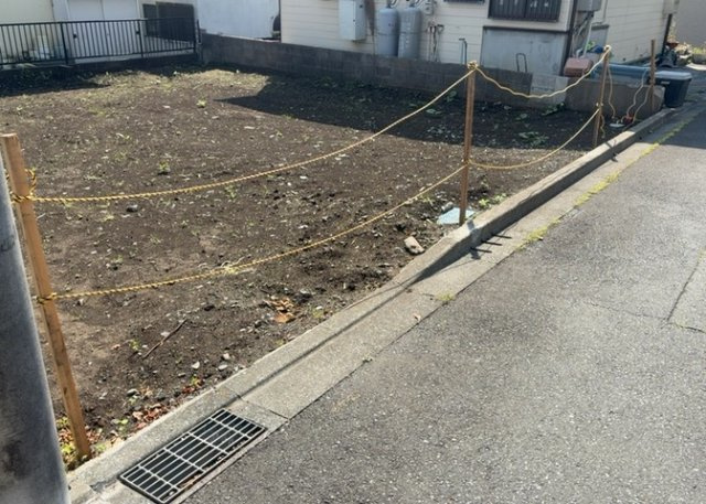 【駐車場】 | 駐車場と明記されていても、最小スペースでつくられた駐車場だと大型車は駐車できなかったり、出入りしにくくなったりする可能性があります。お車のサイズと購入したい物件の駐車場のサイズを現地で確認しましょう。