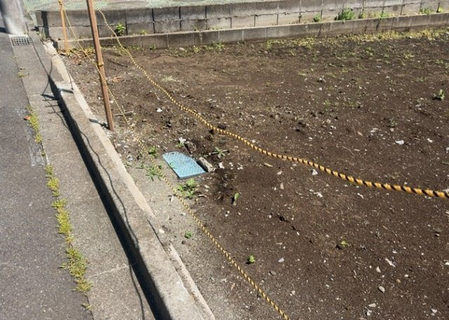【庭】 | 庭があることでガーデニングや家庭菜園はもちろん、こどもの遊び場やペットを放して遊ぶことができます。また、家の周囲に余裕があるということです。隣地との間があれば、十分な日当たりと、風通しが確保できます。
