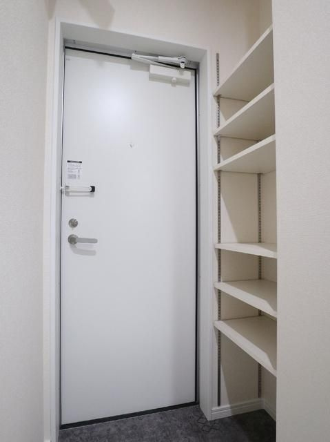 川口市芝４丁目のアパートの玄関