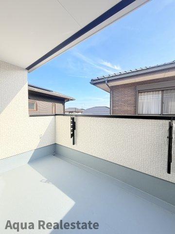 リナージュ藍住町乙瀬 01期のバルコニー|お洗濯にも便利なバルコニー付き