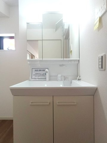 北葛飾郡松伏町　田中3丁目　新築戸建　全2棟の洗面所|ゆったりとスペースのある洗面所