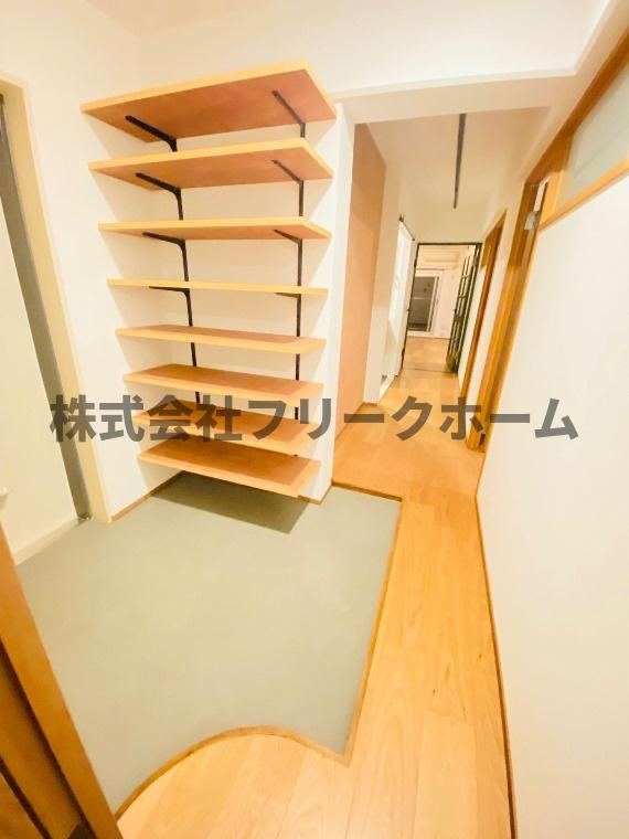 武蔵野市吉祥寺北町３丁目の賃貸マンションの玄関