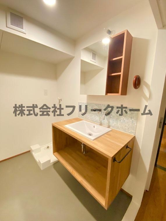 武蔵野市吉祥寺北町３丁目の賃貸マンションの独立洗面台