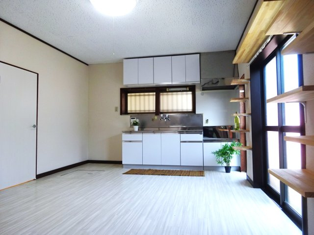 川口市新堀　戸建ての居間・リビング