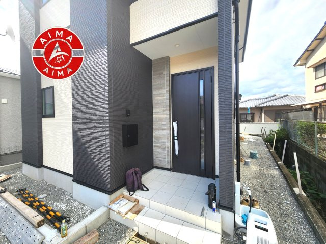 筑紫野市紫3丁目第1-1棟(1号棟)の玄関|おでかけの時も帰った時も、「我が家」を最初に感じでもらえる素敵な空間に。