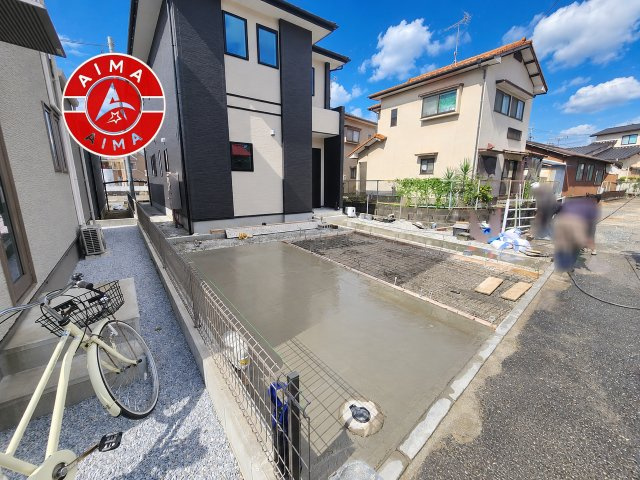 筑紫野市紫3丁目第1-1棟(1号棟)の外観|広々した駐車場です。