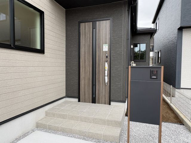 【玄関】 | 嵐山町菅谷4期　GRAFARE　新築戸建　全2棟　1号棟
